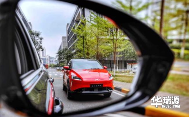维持车距小窍门，上路剐蹭少