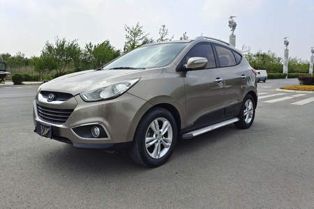 辽阳二手现代ix35 2010款 2.0 新锐版 GL 2WD MT
