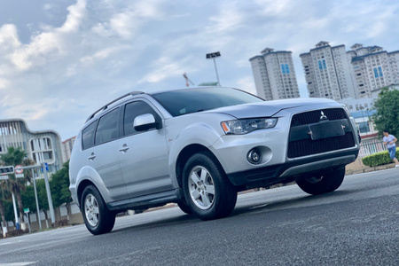 来宾二手三菱欧蓝德 2011款 EX劲界 2.0L CVT 四驱 都市版